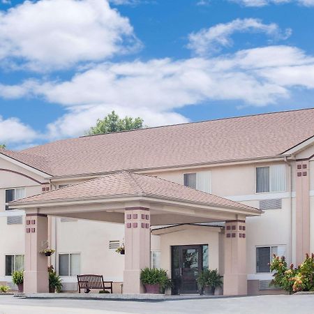 ซูเปอร์ 8 บาย วินด์แฮม เซ็นทรัลซิตี้ Hotel ภายนอก รูปภาพ