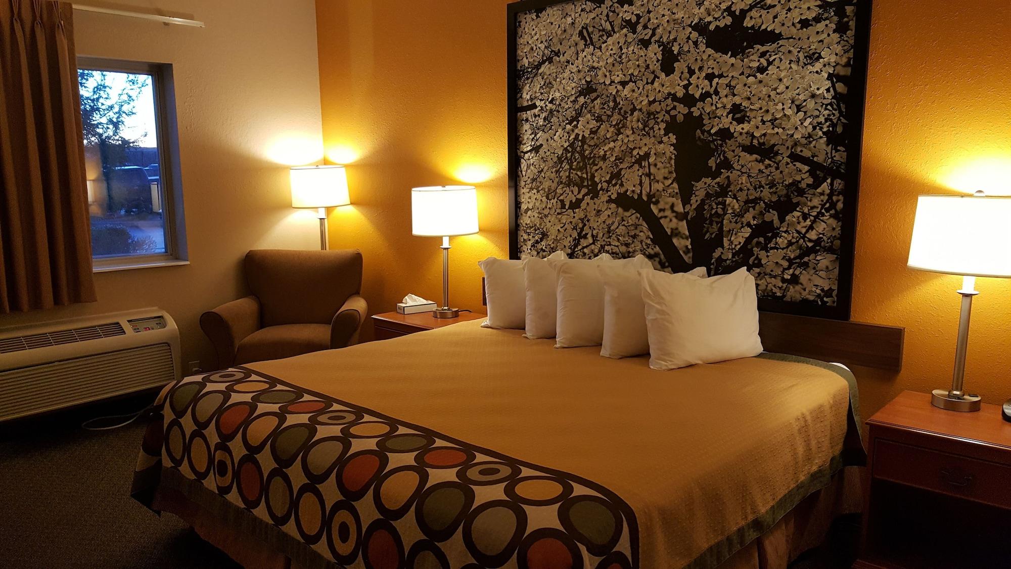 ซูเปอร์ 8 บาย วินด์แฮม เซ็นทรัลซิตี้ Hotel ภายนอก รูปภาพ