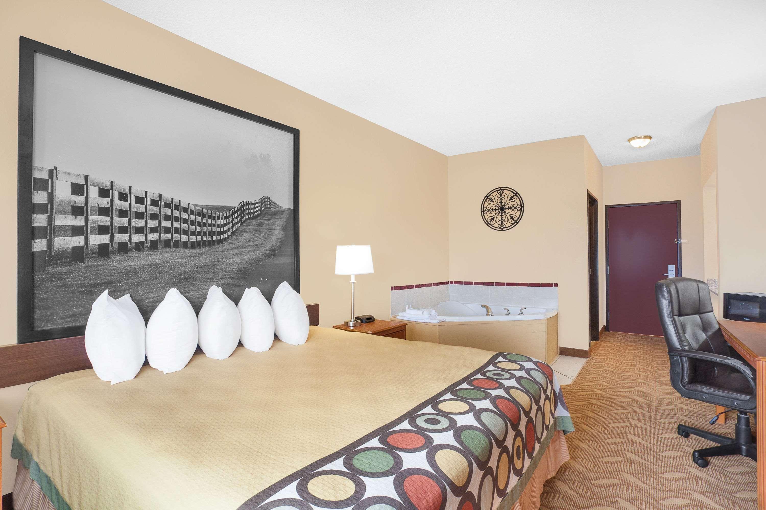 ซูเปอร์ 8 บาย วินด์แฮม เซ็นทรัลซิตี้ Hotel ภายนอก รูปภาพ