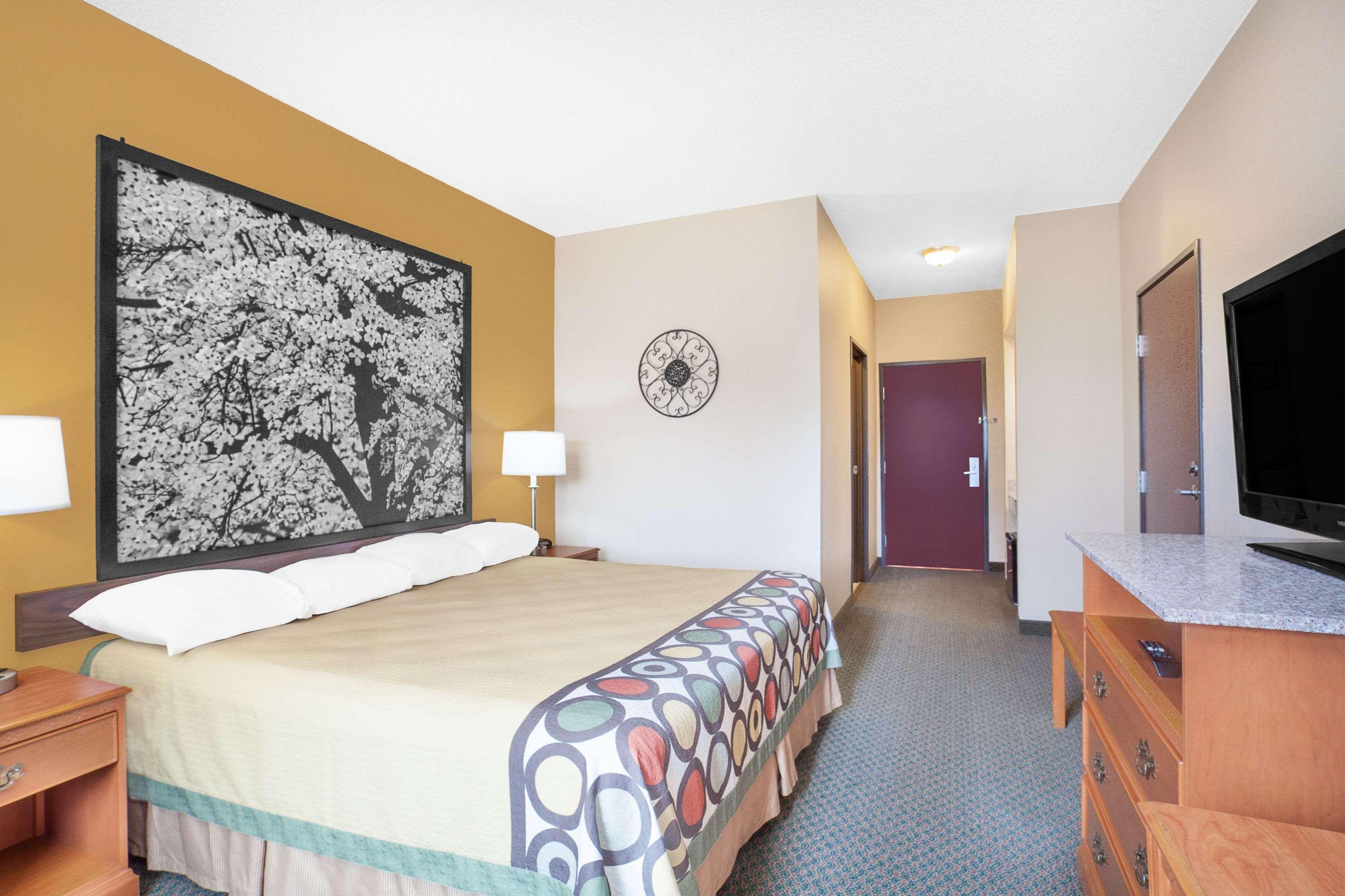 ซูเปอร์ 8 บาย วินด์แฮม เซ็นทรัลซิตี้ Hotel ภายนอก รูปภาพ