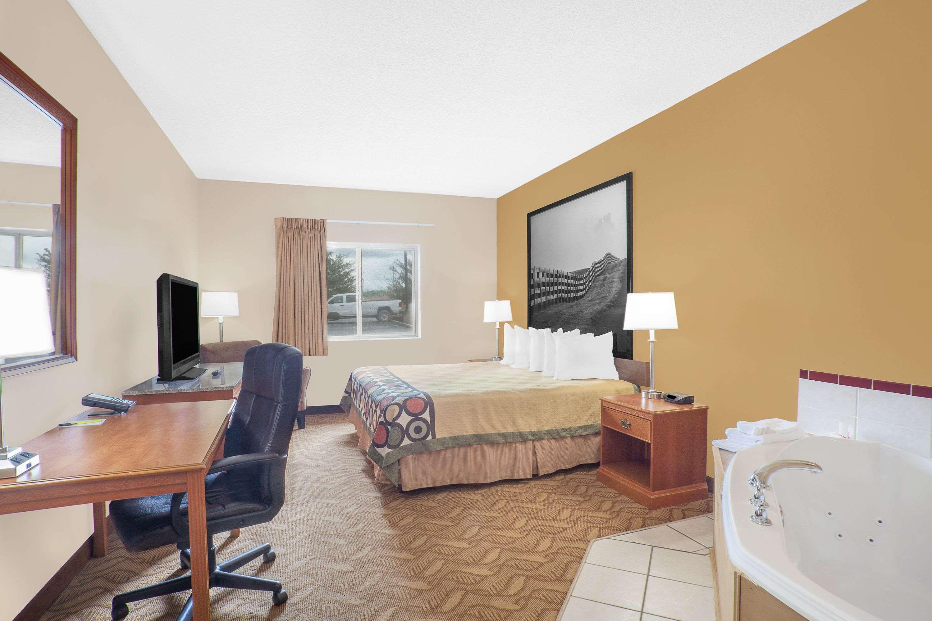ซูเปอร์ 8 บาย วินด์แฮม เซ็นทรัลซิตี้ Hotel ภายนอก รูปภาพ